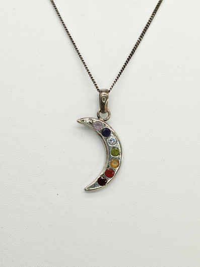 Vintage hopeinen riipus korukivillä