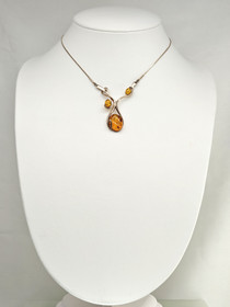 Vintage yksilöllinen hopeinen kaulakoru Itä-meren meripihkoilla