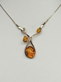 Vintage yksilöllinen hopeinen kaulakoru Itä-meren meripihkoilla