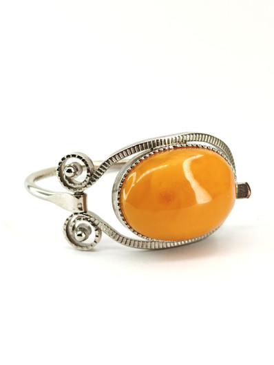 Vintage rannekoru suurella meripihkalla 