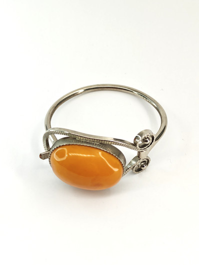 Vintage rannekoru suurella meripihkalla 