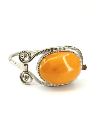 Vintage rannekoru suurella meripihkalla 