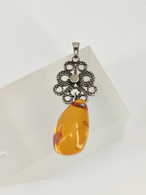Vintage pendant with Baltic Amber 