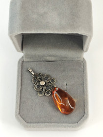 Vintage pendant with Baltic Amber 