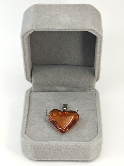 Vintage sydän riipus Itä-meren meripihkalla