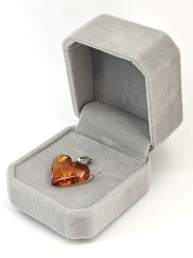 Vintage sydän riipus Itä-meren meripihkalla