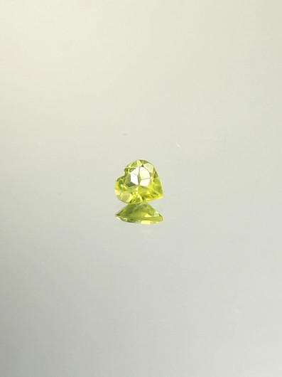 Peridootti 0,3 ct sydän