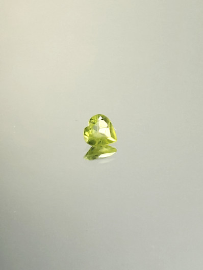 Peridootti 0,3 ct sydän
