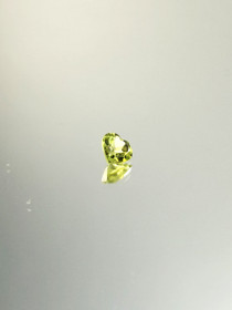 Peridot 0,3 ct heart