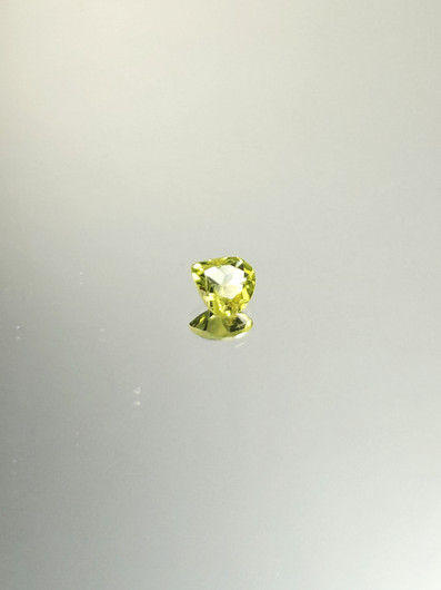 Peridootti 0,6 ct pisara