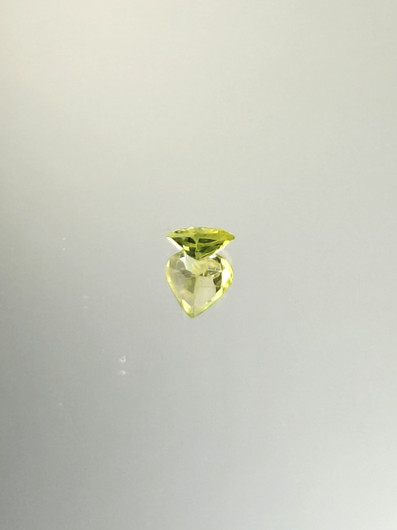 Peridootti 0,6 ct pisara