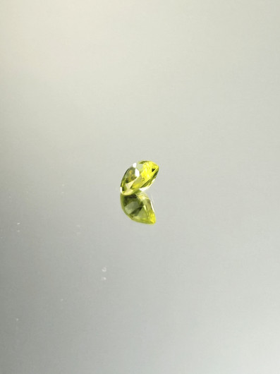 Peridootti 0,6 ct pisara