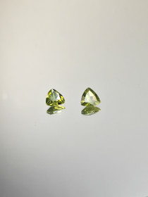 Peridot lot (5 mm) triangle