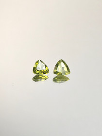 Peridot lot (5 mm) triangle