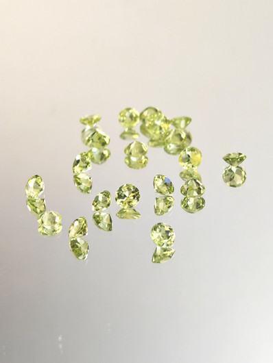 Peridootti erä ( 4 - 3 mm) pyöreä