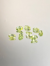 Peridot lot ( 6 x 4 - 5 x 3 mm) oval