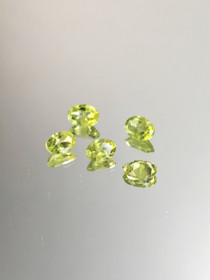 Peridot lot ( 7 x 5 - 6 x 4 mm) oval