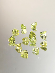 Peridot lot (5 -4 mm) triangle