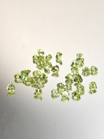 Peridot lot ( 5 x 4 - 3 x 3 mm) pear