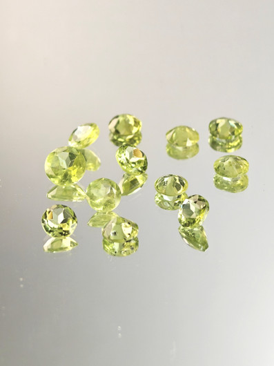 Peridootti erä ( 5 - 4 mm) pyöreä