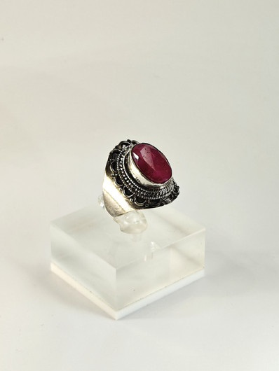Vintage silver ring with ruby