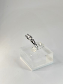 Vintage hopeasormus korukivillä