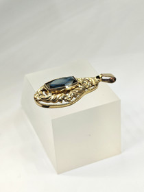 Vintage hopeinen riipus koriste kivellä