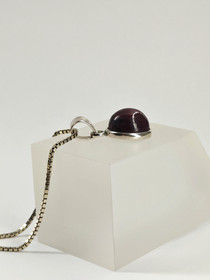 Vintage hopeinen luonnon rubiini riipus ketjulla