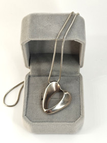 Vintage silver pendant with chain