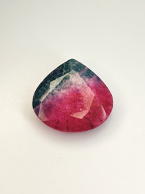 Rubiini Zoisiitti 34 x 33 x 9 mm / 73 ct pisara