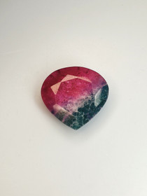 Rubiini Zoisiitti 34 x 33 x 9 mm / 73 ct pisara