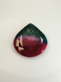 Rubiini Zoisiitti 53 x 51 x 8 mm / 169 ct pisara