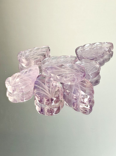 Amethyst lot ( 21-19 x 14-12 x 4-3 mm ) leaf