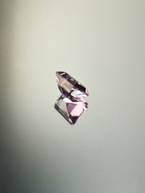 Ametisti 2,4 ct, smaragdi