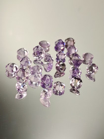 Ametisti erä ( 5-4 x 3-2 mm \ 0,4 ct ) pyöreä