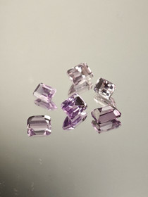 Ametisti erä ( 8-6 x 6-4 x 4-3 mm \ 1,2 ct ) smaragdi
