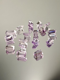 Ametisti erä ( 7-4 x 4-3 x 3-2 mm \ 0,5 ct ) smaragdi