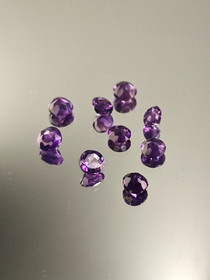 Ametisti erä ( 4-3 x 2-1  mm \ 0,2 ct ) pyöreä
