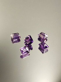 Ametisti erä ( 5-4 x 4-3 x 3-2 mm \ 0,5 ct ) smaragdi hionta