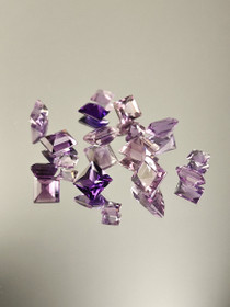 Ametisti erä ( 6-3 x 5-2 x 4-1 mm \ 0,5 ct ) neliö\suorakaide