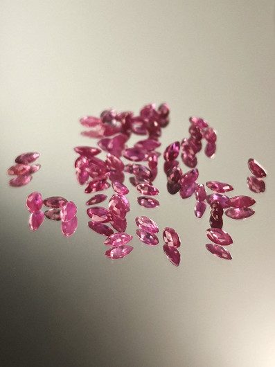 Ruby  lot ( 3.9-3.1 x 2.2-1.5 mm \ 0,08 ct ) marquise