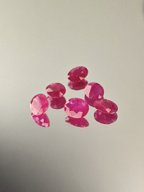 Rubiini erä ( 6 x 5-4 x 2 mm \ 0,60 ct ) ovaali