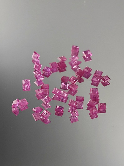 Ruby lot ( 2.5 - 2.4 mm \ 0,10 ct ) square