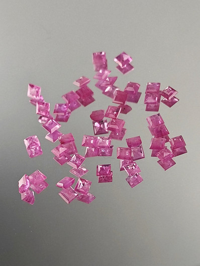 Ruby lot ( 2.5 - 2.4 mm \ 0,10 ct ) square