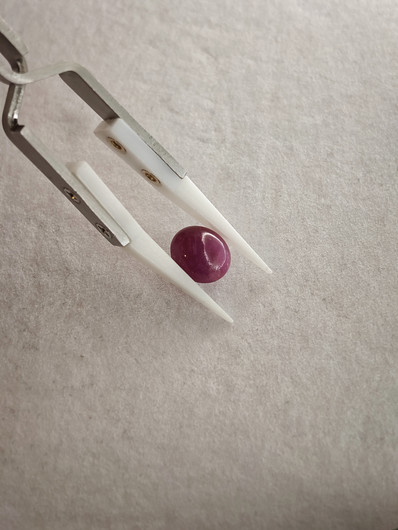 Luonnon safiiri 5,61ct väri käsitelty