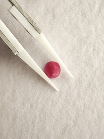 Luonnon safiiri 0,8ct väri käsitelty