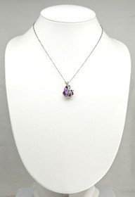 Vintage riipus korukivillä ja ketjulla