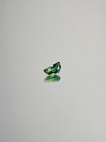 Quartz 0,4 ct, half moon