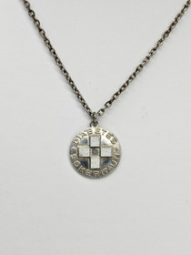 Vintage hopeinen riipus ketjulla