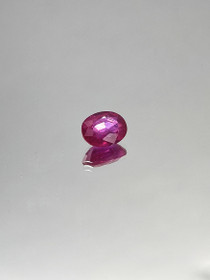 Rubiini 9 x 7 mm / 3,1 ct ovaali todistuksella